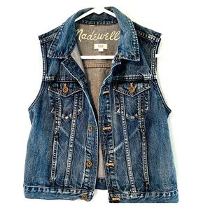 Madewell women’s denim vest with POCKETS!